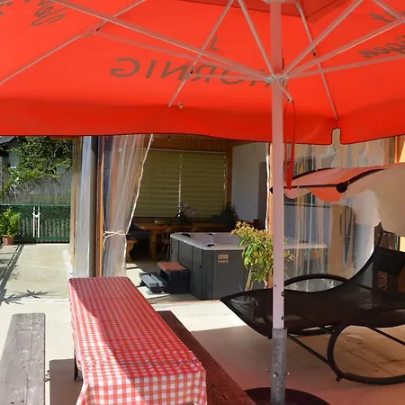 Gaestehaus Schmid ホームステイ Sankt Johann im Saggautal