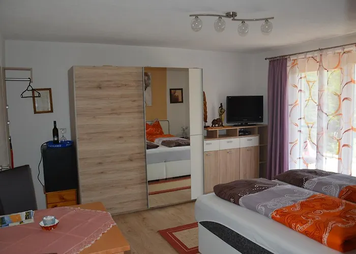 홈스테이 Gaestehaus Schmid *